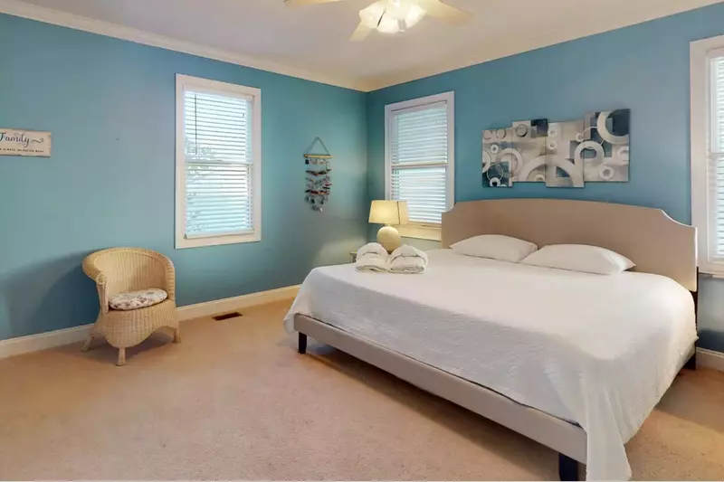 Second floor owner's suite