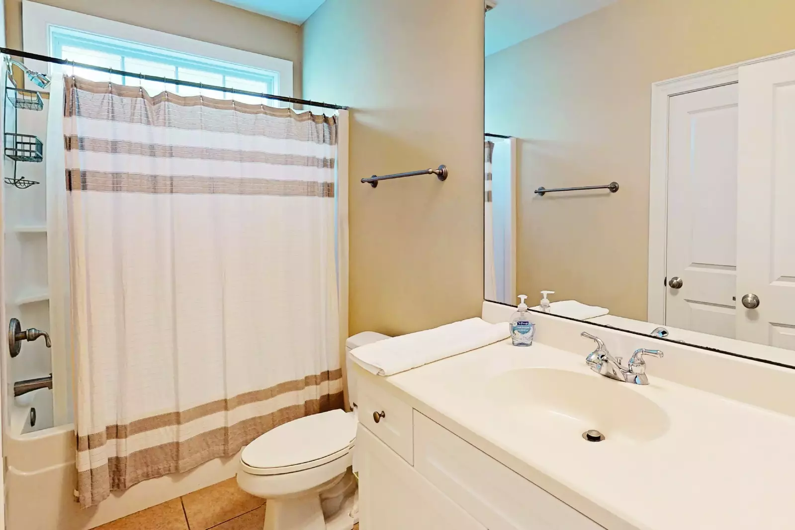 Hall bathroom on 2nd floor