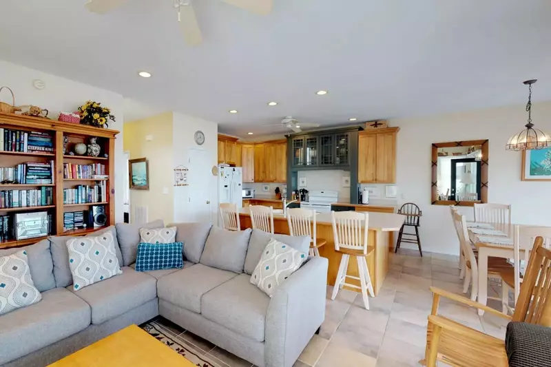 Living and kitchen area