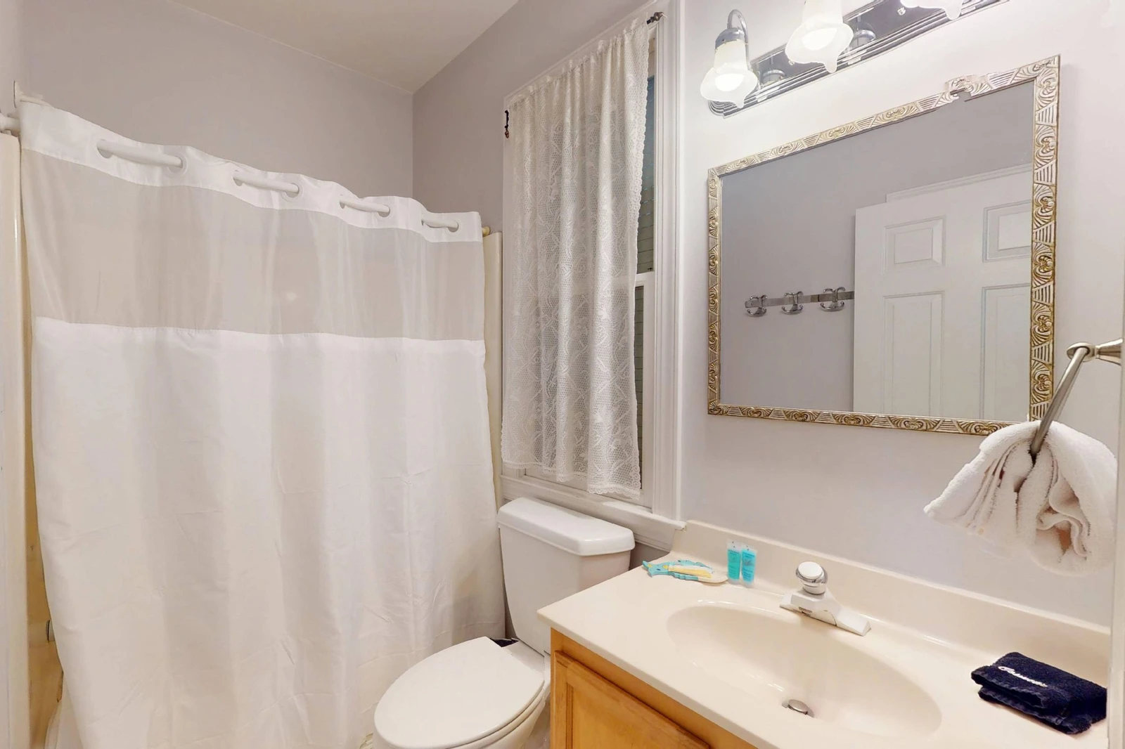 Second bedroom full bath
