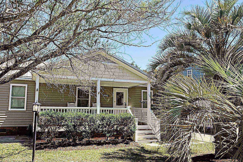 Tipsea Toes is a single family home located in a quiet neighborhood