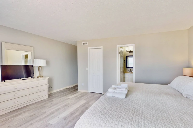 The owner's suite offers a flat screen tv and sitting area