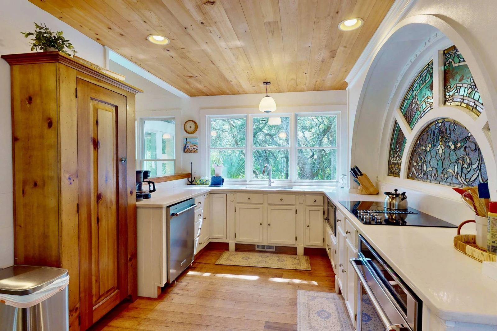 The kitchen offers all the essentials to cook a great meal at Groovy Grove