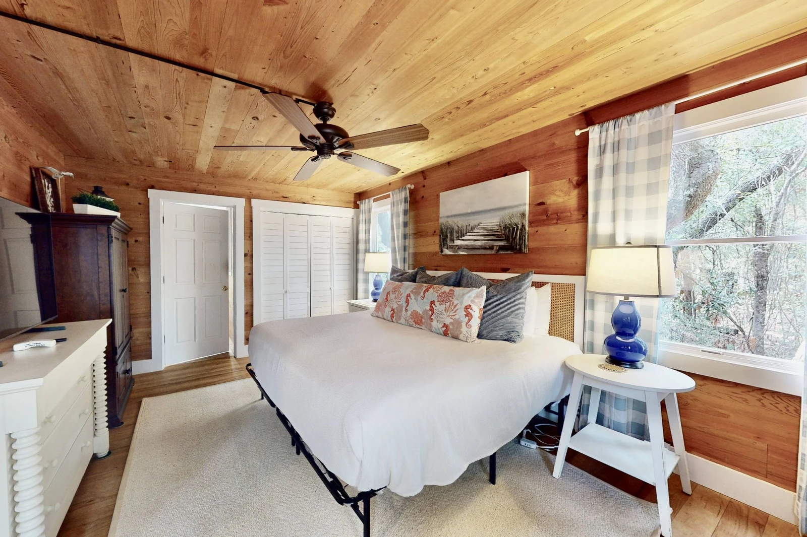 The owner's suite has a king bed and an en-suite full bathroom