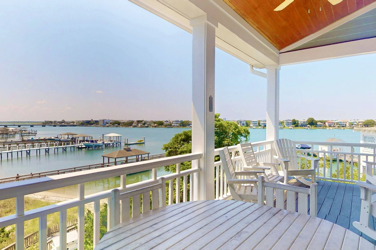 This deck has lovely views while drinking your coffee, eating, reading or chatting!